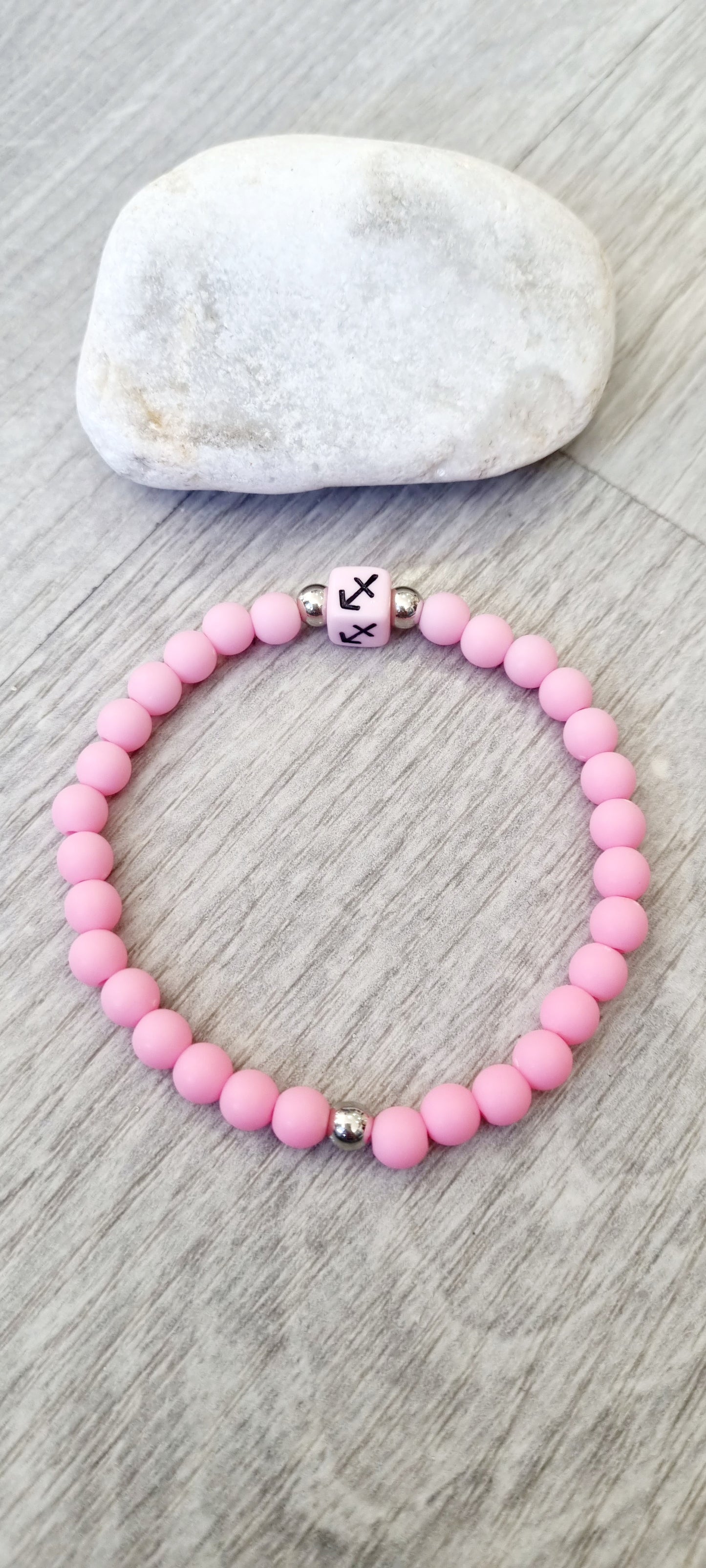 Pulsera elástica totalmente personalizable. Elije color y en comentarios cuéntame que horóscopo y medida necesitas. En menos de 1 semana tendrás tu pulsera en casa.