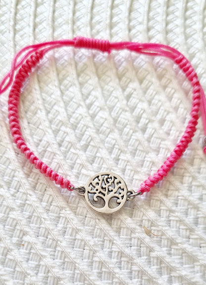 Pulsera de macramé redondo ajustable y árbol de la vida de acero.