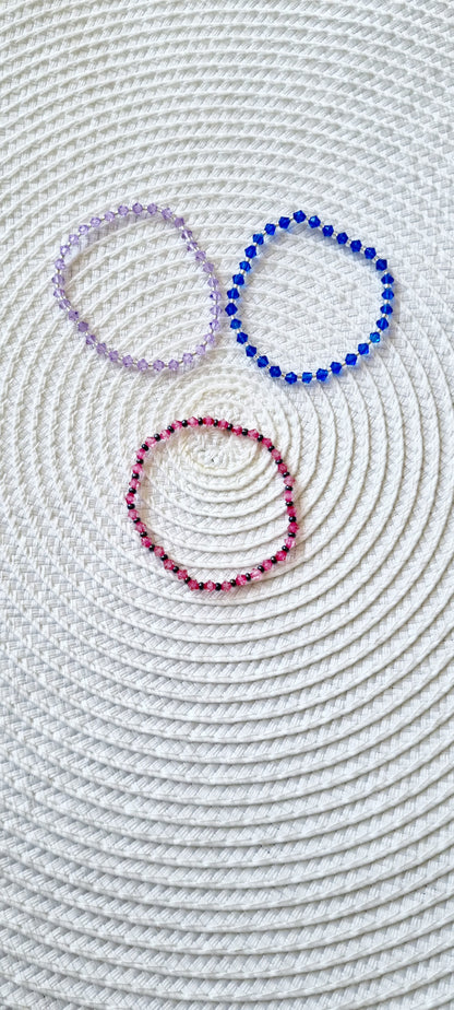 Pulseras elásticas realizadas con cristales de Swarovski y mini bolas de rocalla tipo perla.